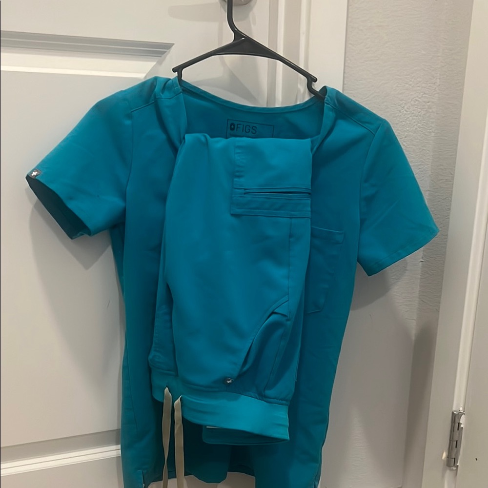 FIGS Teal Scrub Top & petite joggers